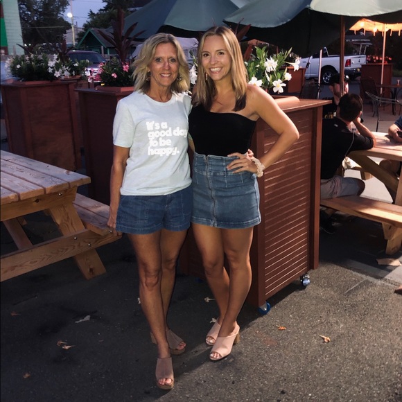 MEET POSHER: Alysa - Picture 1 of 1